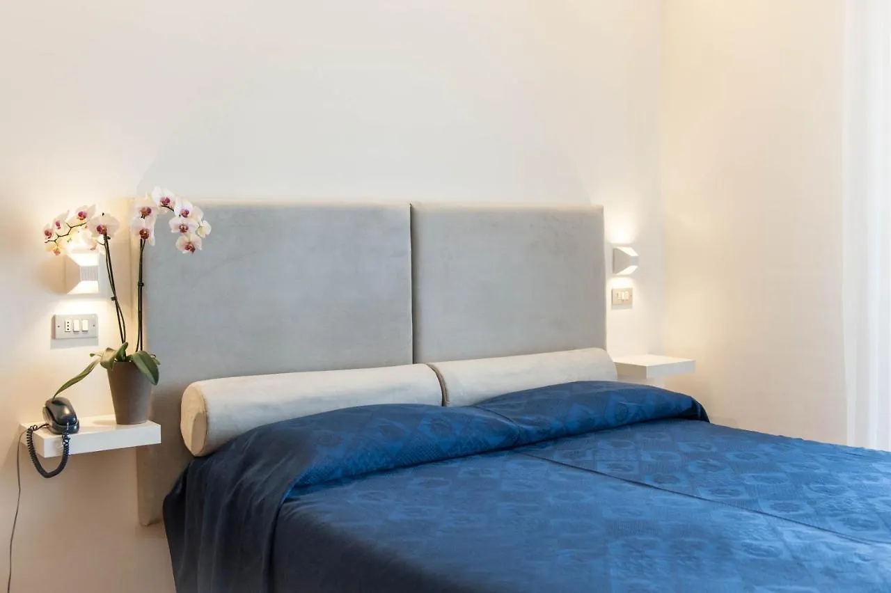 Kiss Beachfront Hotel & Restaurant Cervia 3*,  Italia
