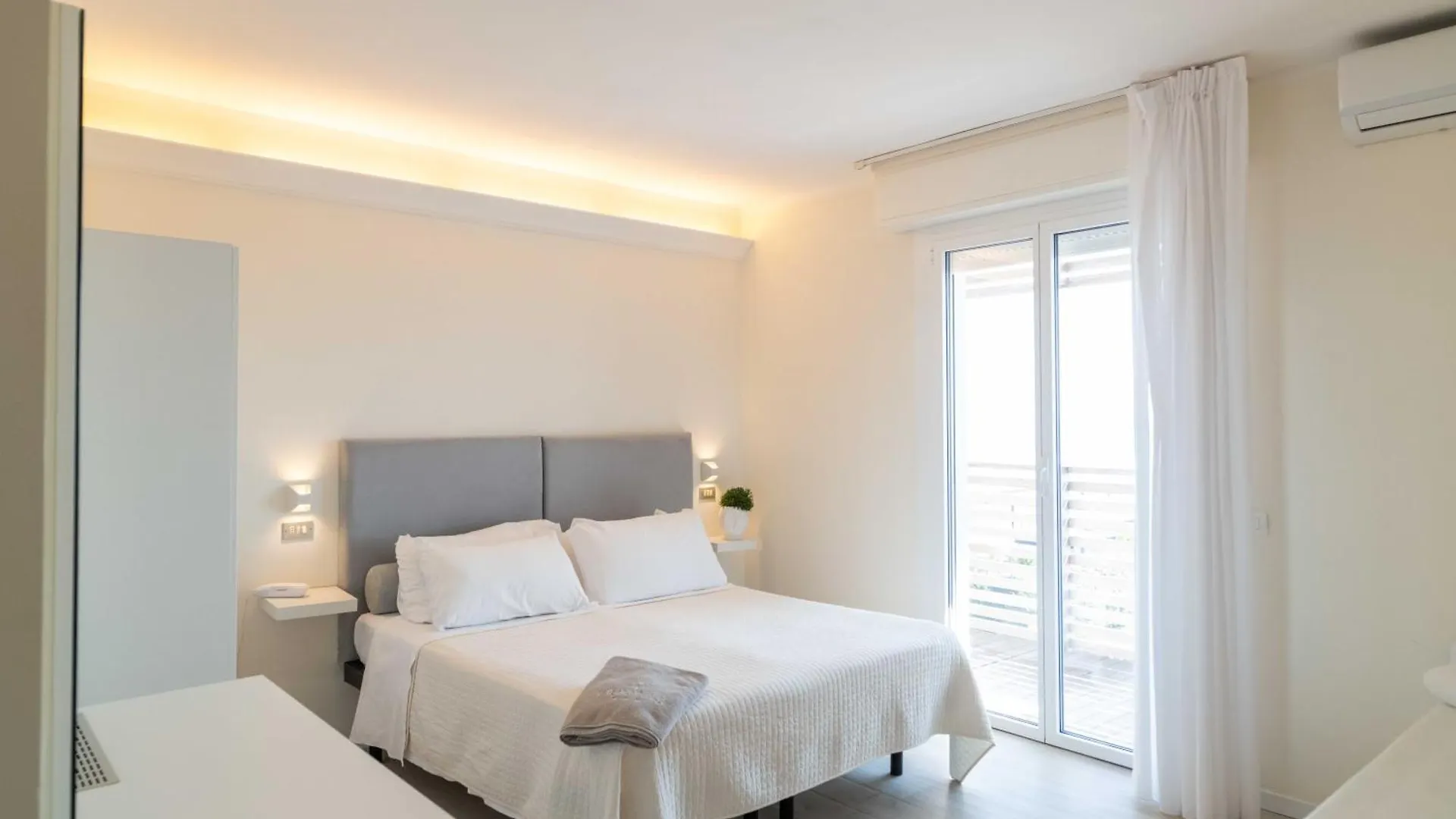 Kiss Beachfront Hotel & Restaurant Cervia Italia