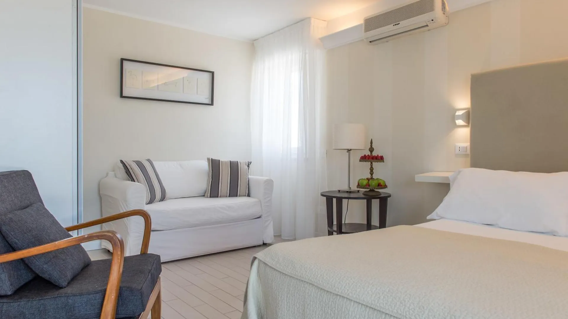 Kiss Beachfront Hotel & Restaurant Cervia 3*,  Italia